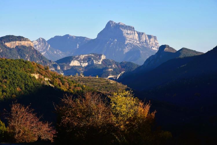 Vallivió dende Fanlo. Al fondo
							Penya Montanyesa